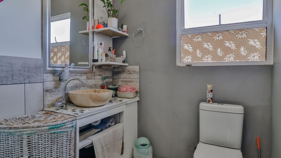 4 Bedroom Property for Sale in De Kelders Western Cape